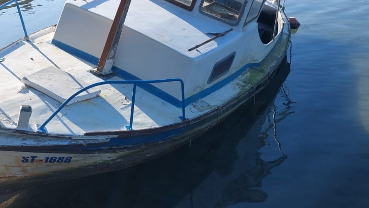 Napuštene brodice i krivolov ugrožavaju zaštićeni Morinjski zaljev