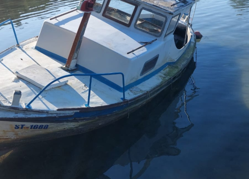 Fotografija 1 - Napuštene brodice i krivolov ugrožavaju zaštićeni Morinjski zaljev