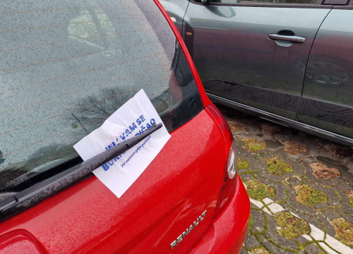 Fotografija 1 - Gerilska akcija na parkingu Svete Nediljice