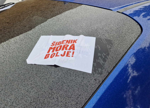 Fotografija 2 - Gerilska akcija na parkingu Svete Nediljice