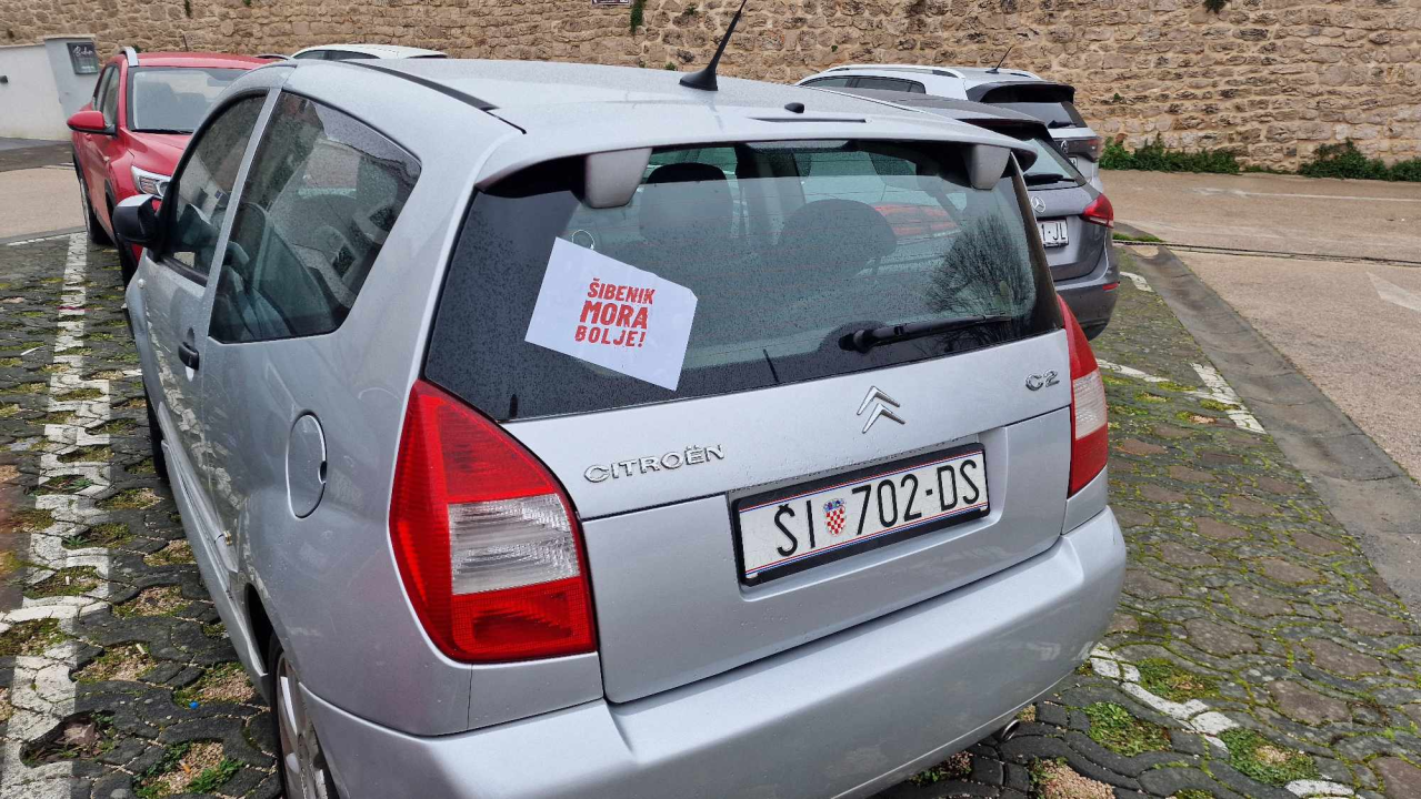 Gerilska akcija na parkingu Svete Nediljice