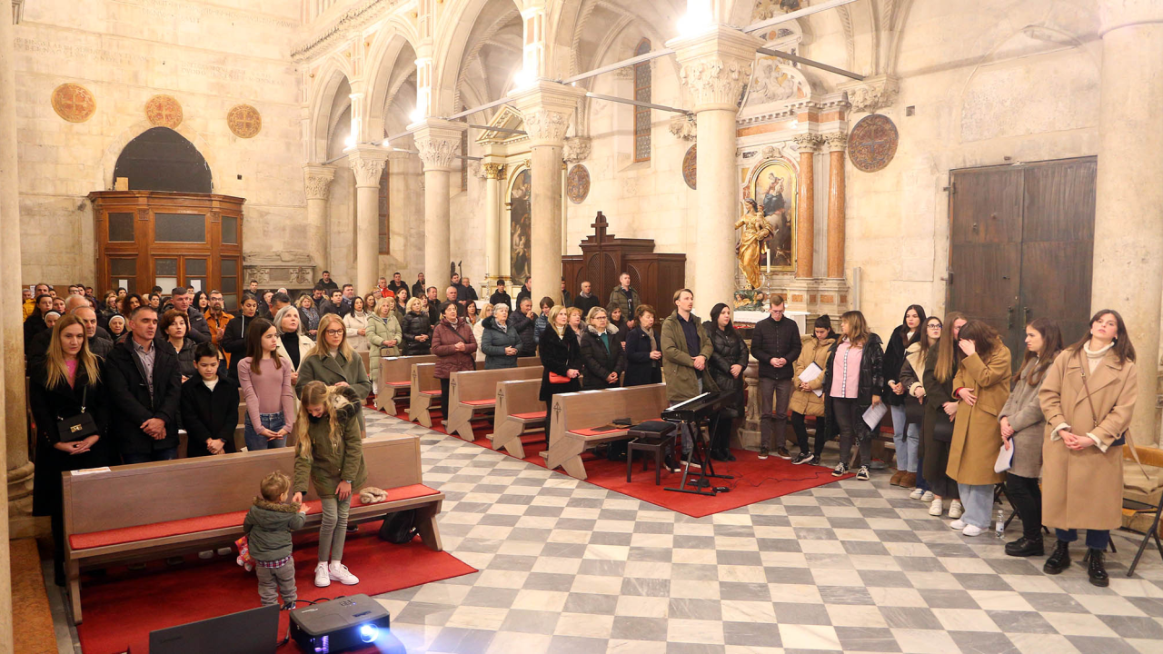 U Šibeniku održan susret vjernika zainteresiranih za pokretanje trajnog euharistijskog klanjanja