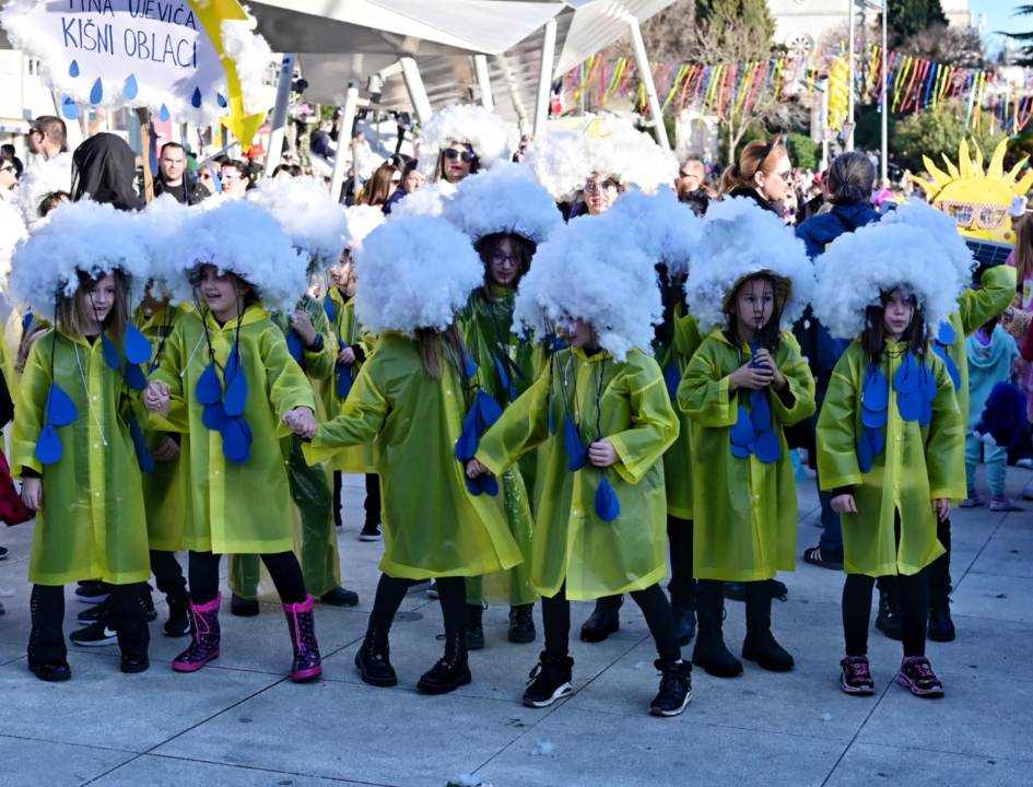 Maškarana povorka prošla kroz grad (1)