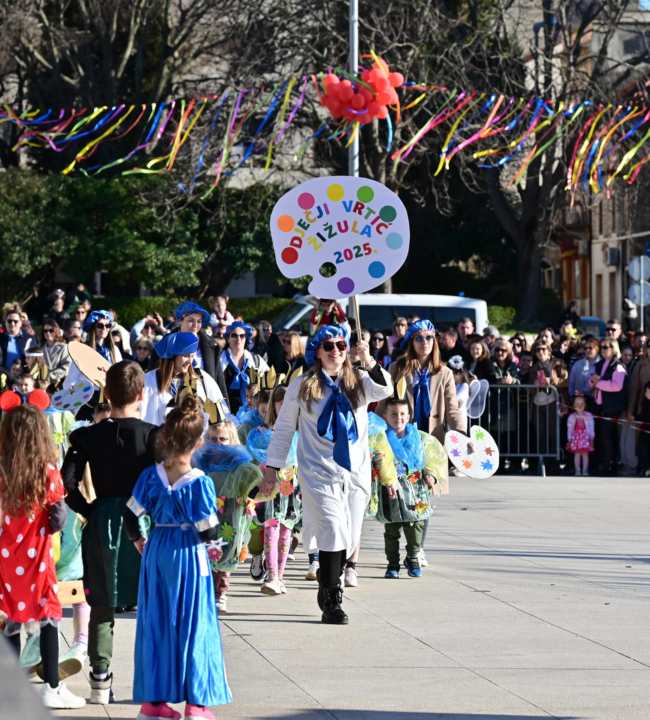 Maškarana povorka prošla kroz grad (1)