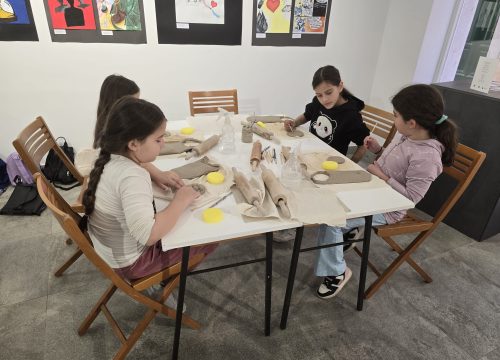 Fotografija 1 - Mali kipari: Školarci iz Unešića izrađivali predmete s motivima katedrale sv. Jakova