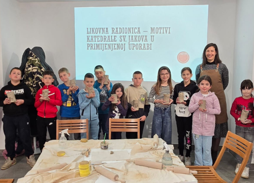 Fotografija 10 - Mali kipari: Školarci iz Unešića izrađivali predmete s motivima katedrale sv. Jakova