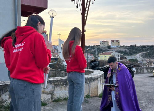 Fotografija 3 - Vjernici župe Svetog Jeronima okupili su se u molitvi križnog puta