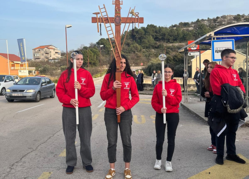 Fotografija 9 - Vjernici župe Svetog Jeronima okupili su se u molitvi križnog puta