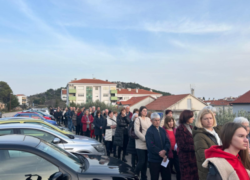 Fotografija 2 - Vjernici župe Svetog Jeronima okupili su se u molitvi križnog puta