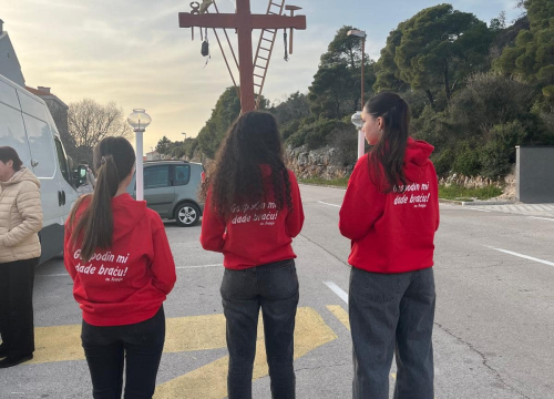 Fotografija 5 - Vjernici župe Svetog Jeronima okupili su se u molitvi križnog puta