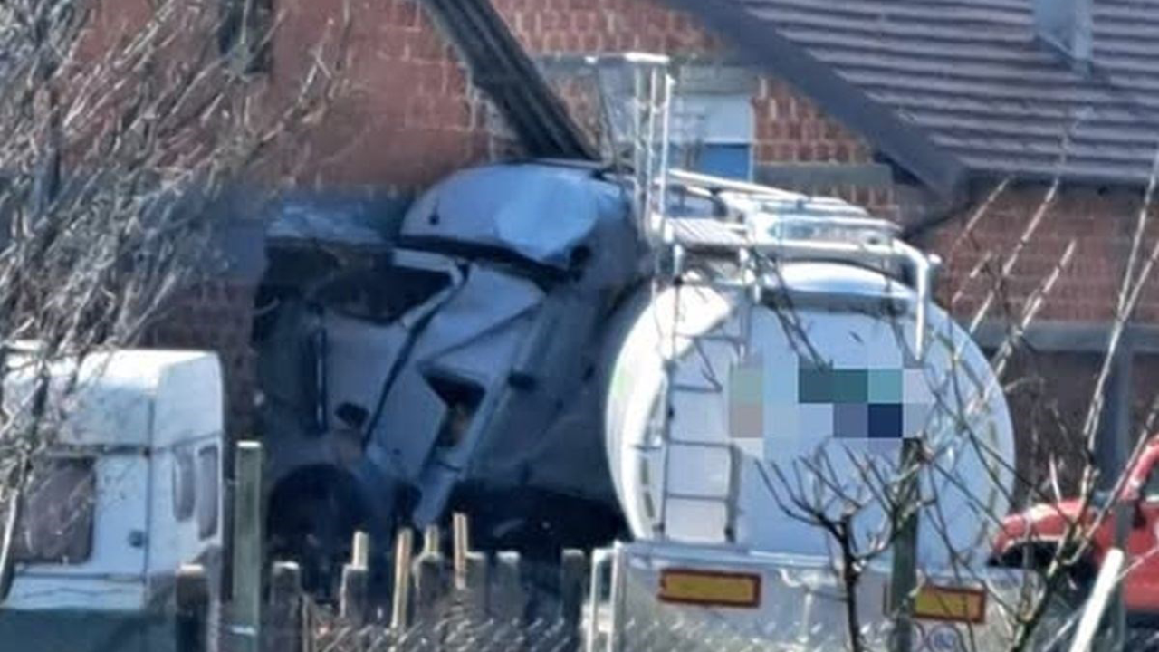 Kamion sletio s ceste kod Zagreba i zabio se u kuću, dvije osobe ozlijeđene