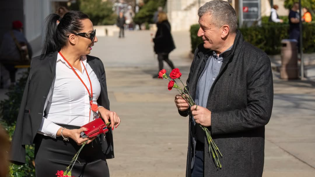 Šibenski SDP-ovci obilježili Dan žena podjelom karanfila