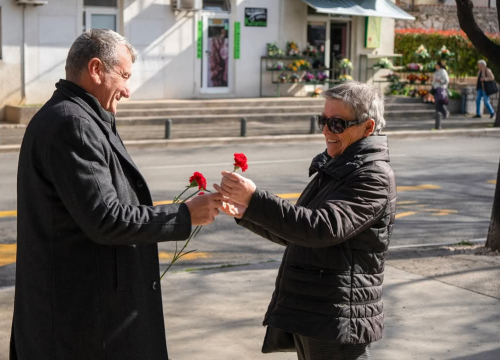 Fotografija 6 - Šibenski SDP-ovci obilježili Dan žena podjelom karanfila
