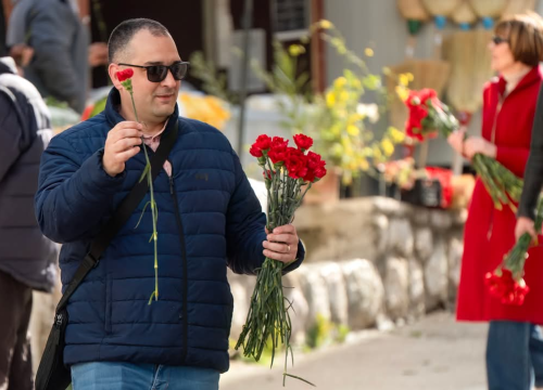 Fotografija 2 - Šibenski SDP-ovci obilježili Dan žena podjelom karanfila