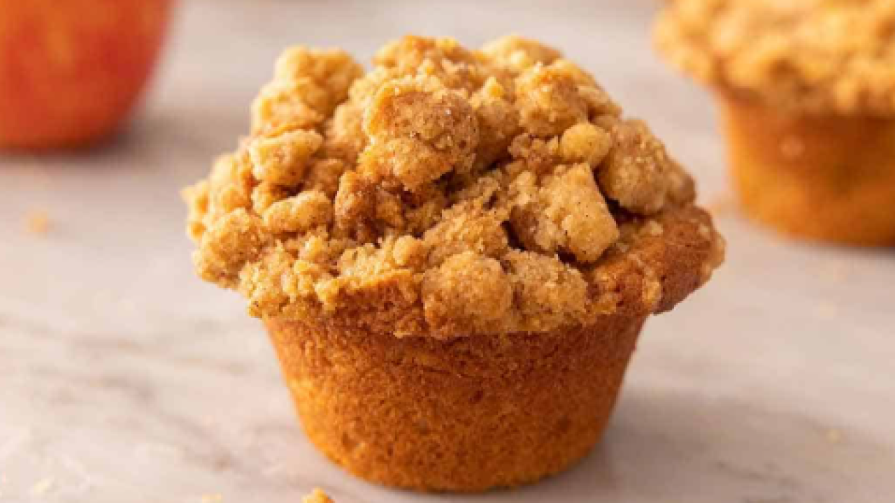 Recept za raskošne muffine s jabukama i mrvičastim tijestom