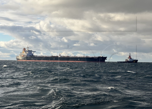 Sudar kod Engleske, golemi požar tankera za opskrbu američke vojske naftom