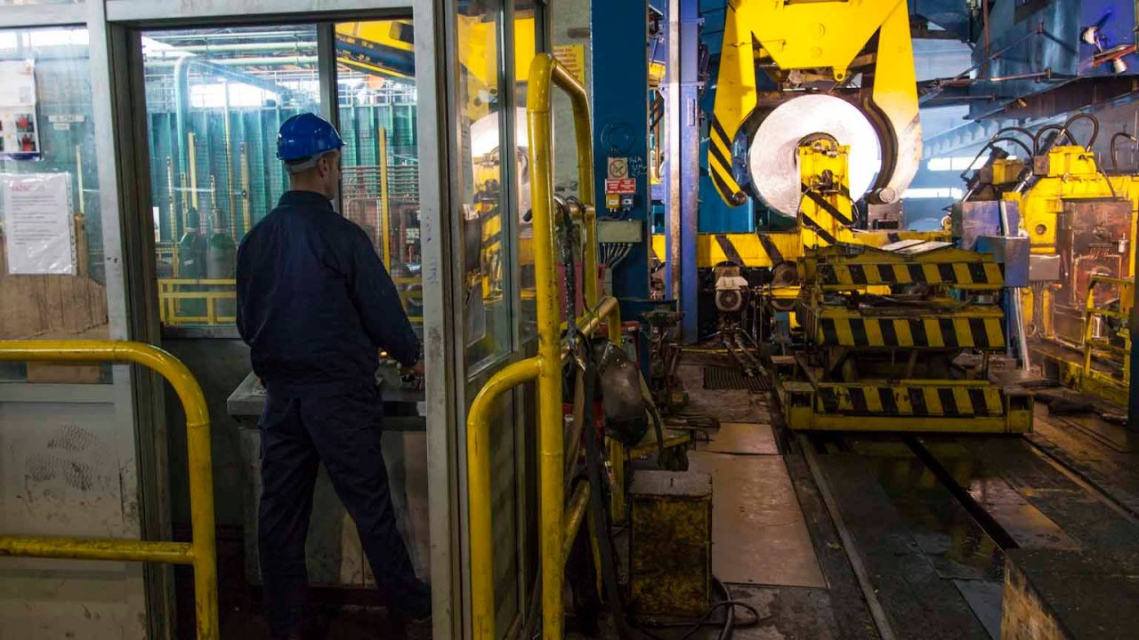 U Hrvatskoj pao broj zaposlenih u industriji na godišnjoj razini