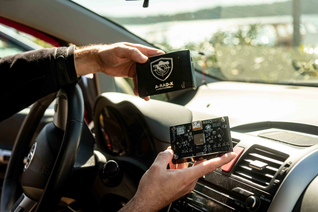 FOTO: Korisna i legalna stvarčica: Denis Periša uskoro u prodaju pušta uređaj koji vozače upozorava na sve kamere u blizini