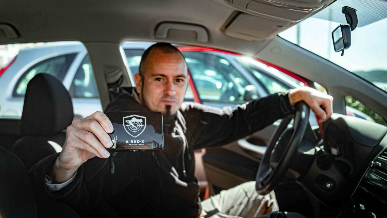 Korisna i legalna stvarčica: Denis Periša uskoro u prodaju pušta uređaj koji vozače upozorava na sve kamere u blizini