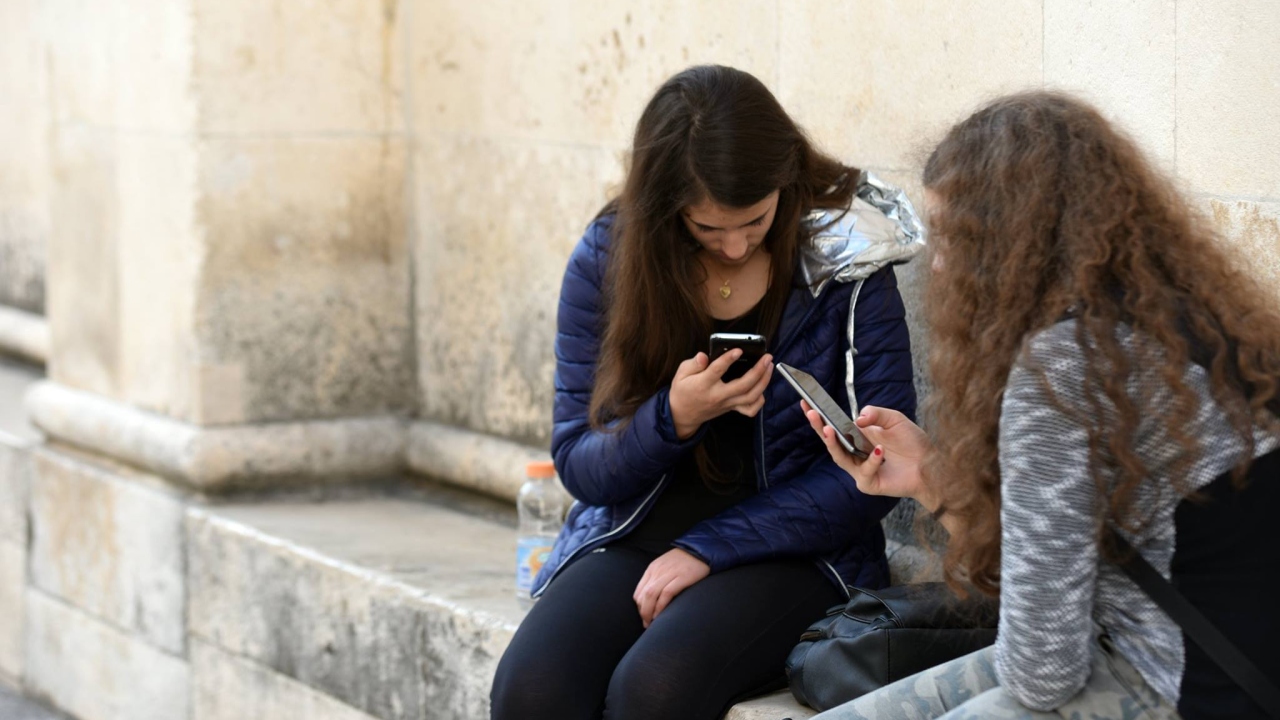 Nova pravila uskoro u školama: Odzvonilo mobitelima, ograničenja i roditeljima