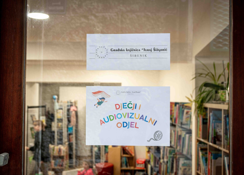 Fotografija 7 - FOTO Šibenska knjižnica, zahvaljujući vrijednim djelatnicima, sasvim dobro radi u 'izvanrednim' uvjetima, ali svi jedva čekaju povratak 'kući'