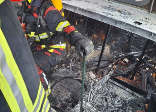 Fotografija 5 - Vodički i tišnjanski vatrogasci gasili požar broda na Murteru