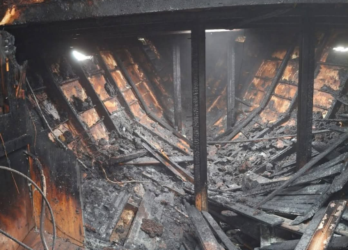 Fotografija 4 - Vodički i tišnjanski vatrogasci gasili požar broda na Murteru