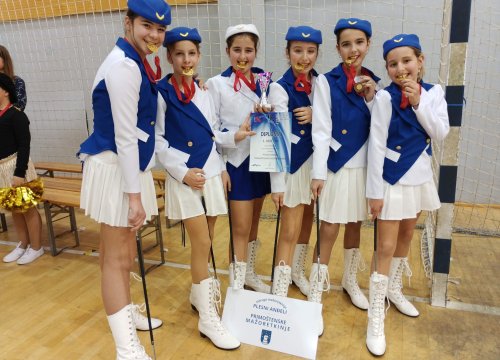 Primoštenske mažoretkinje postoje tek pet mjeseci i već su osvojile zlato na natjecanju