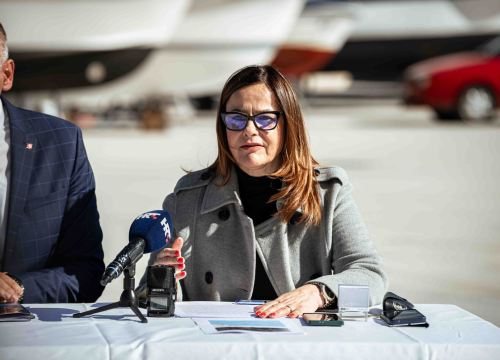 Fotografija 4 - Župan Jelić i Jadranka Fržop potpisali ugovor o financiranju projekata: ‘Lučka infrastrukira nam je od iznimnog značaja’