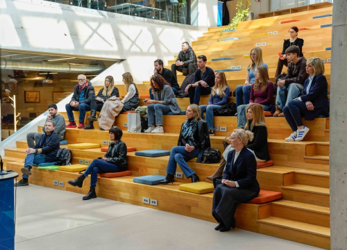 Fotografija 4 - Željko Burić, ravnatelj Gimnazije i ravnateljica Nacionalne zaklade potpisali sporazum o suradnji