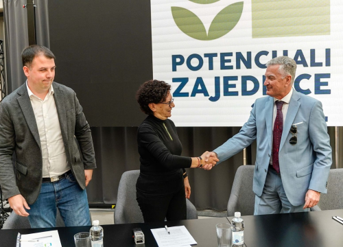 Fotografija 9 - Željko Burić, ravnatelj Gimnazije i ravnateljica Nacionalne zaklade potpisali sporazum o suradnji