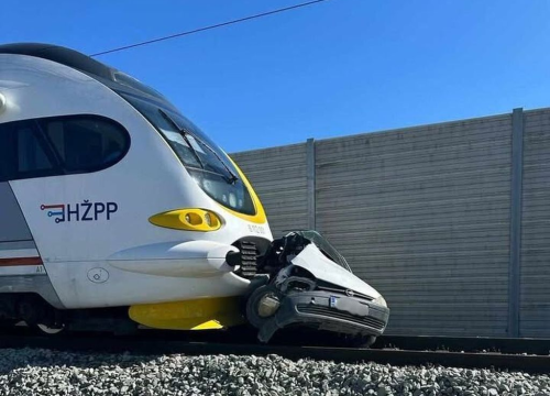 Tragedija kod Zagreba: Vlak naletio na automobil, poginula jedna osoba, ima ozlijeđenih