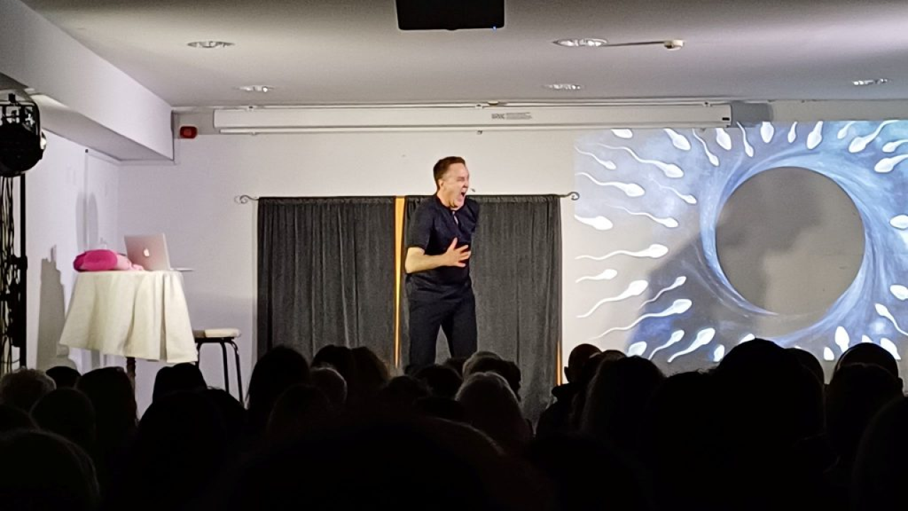 Tarik Filipović oduševio Kninjane monodramom 'Seks i glad'