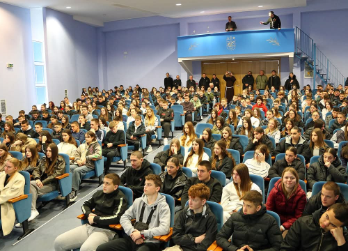 Fotografija 10 - Više od 350 krizmanika Šibenske biskupije okupili se na susretu u Katoličkoj školi