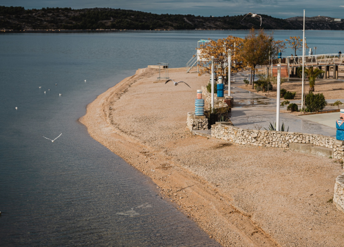Nedjelja topla uz oblake, kišu i južinu
