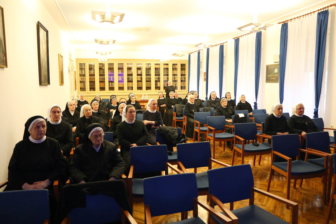 Održan korizmeni susret redovnica i biskupa Tomislava Rogića u Šibeniku