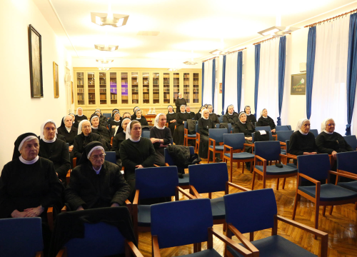 Fotografija 5 - Održan korizmeni susret redovnica i biskupa Tomislava Rogića u Šibeniku