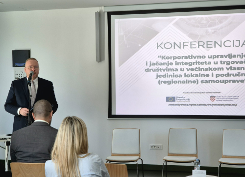 Fotografija 3 - Izazovi korporativnog upravljanja i jačanje integriteta: Župan Jelić sudjelovao na okruglom stolu na tvrđavi sv. Ivana