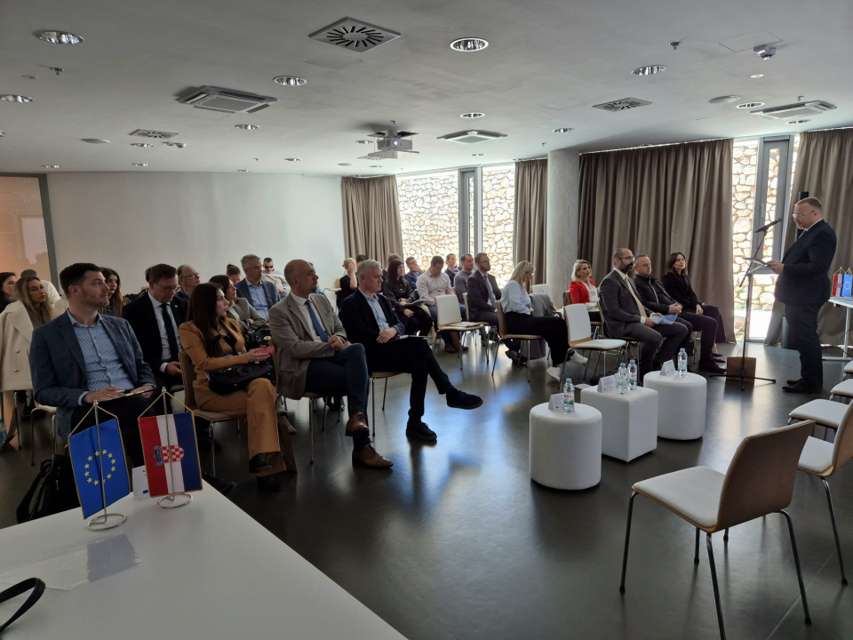 Izazovi korporativnog upravljanja i jačanje integriteta: Župan Jelić sudjelovao na okruglom stolu na tvrđavi sv. Ivana