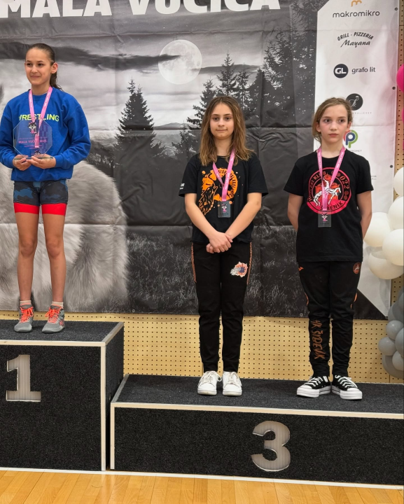 FOTO: Hrvačicama Šibenika tri medalje na 'Maloj Vučici'