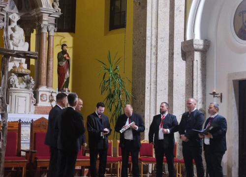 Fotografija 2 - Stoljetna tradicija pučkih korizmenih napjeva: Klape nastupile na korizmenom koncertu u Drnišu