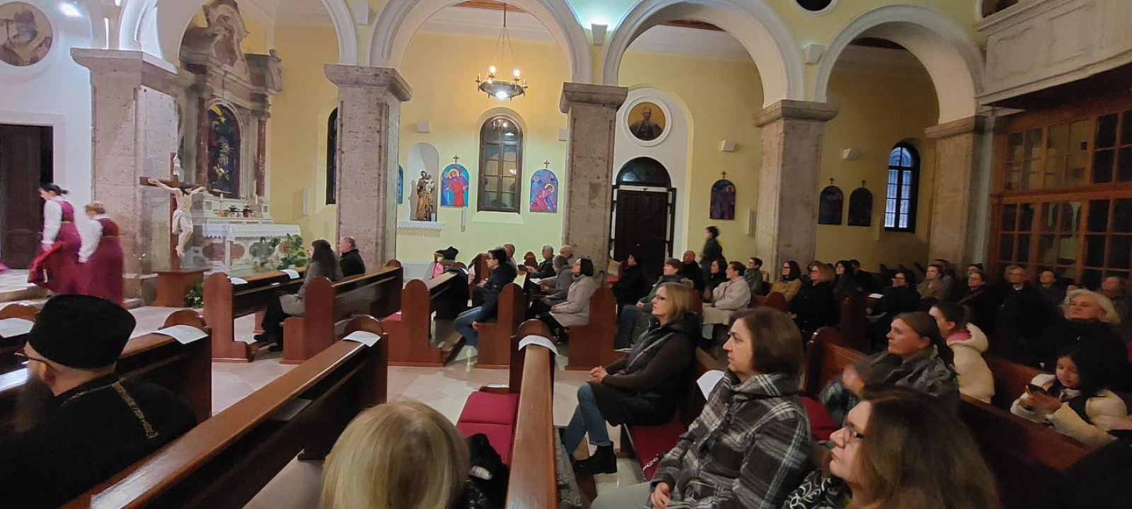 Stoljetna tradicija pučkih korizmenih napjeva: Klape nastupile na korizmenom koncertu u Drnišu