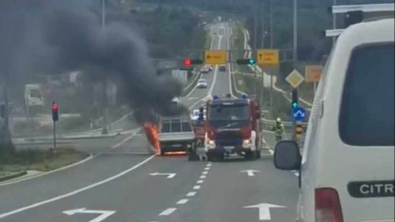 Tehnički kvar na motoru uzrok je požara teretnog vozila na vodičkoj obilaznici