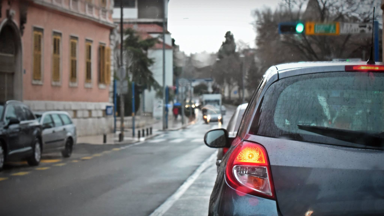 Od danas ne morate paliti svjetla na automobilu po danu, ali ipak pripazite