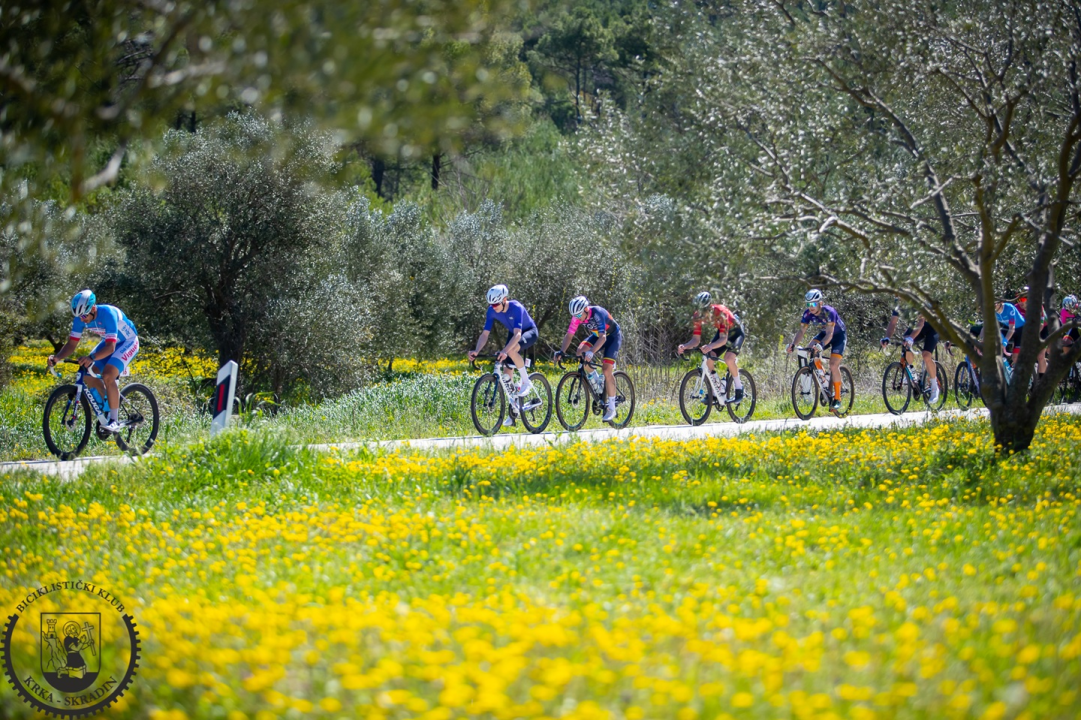 FOTO: 'Skradin Granfondo': Ugodna biciklistička nedjelja završena uvjerljivom pobjedom Slovenca Kovačiča