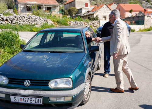 Fotografija 3 - Lepenica dobila vodovodnu mrežu: Gradonačelnik Burić i direktor Vodovoda u obilasku mjesta