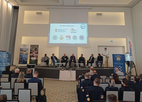 Fotografija 5 - Hrvatski ronilački kongres održava se u Šibeniku: Uz stručne rasprave i eko akcija čišćenja podmorja