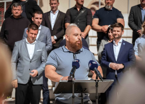 Fotografija 9 - Florijan Žižić za župana, Goran Šimić za dožupana: Na Poljani se predstavila Nezavisna lista načelnika i vijećnika