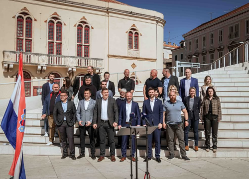 Fotografija 12 - Florijan Žižić za župana, Goran Šimić za dožupana: Na Poljani se predstavila Nezavisna lista načelnika i vijećnika