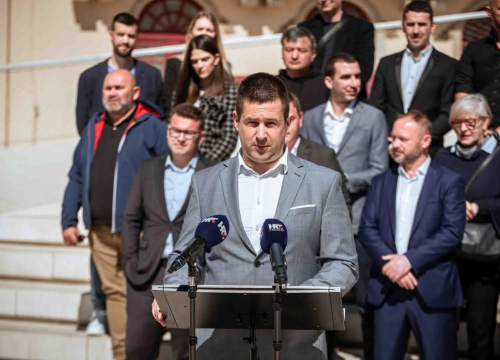 Fotografija 1 - Florijan Žižić za župana, Goran Šimić za dožupana: Na Poljani se predstavila Nezavisna lista načelnika i vijećnika